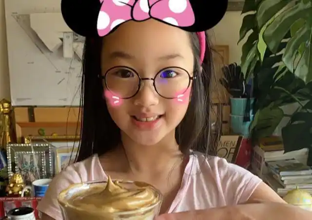 有种"神仙女儿"叫吴尊女儿,颜值气质绝佳,网友:想要同款女儿