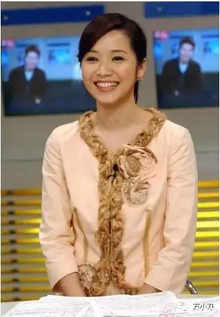 因为母亲林月云"小三"上位失败,侯佩岑一出生就被贴上了"私生女"的