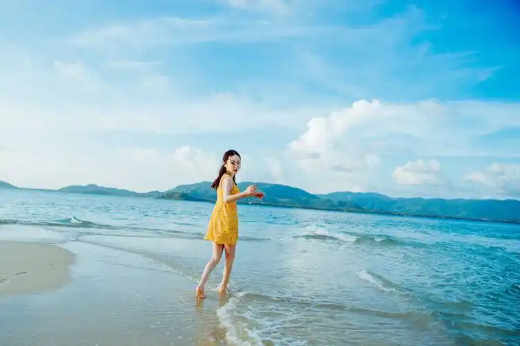 霍思燕沙滩大片清新灵动