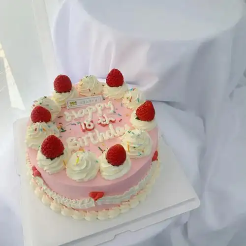小女孩生日蛋糕