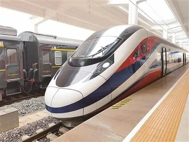 "复兴号"cr200j型动车组,"澜沧号"动车组"双向对开"投入运营