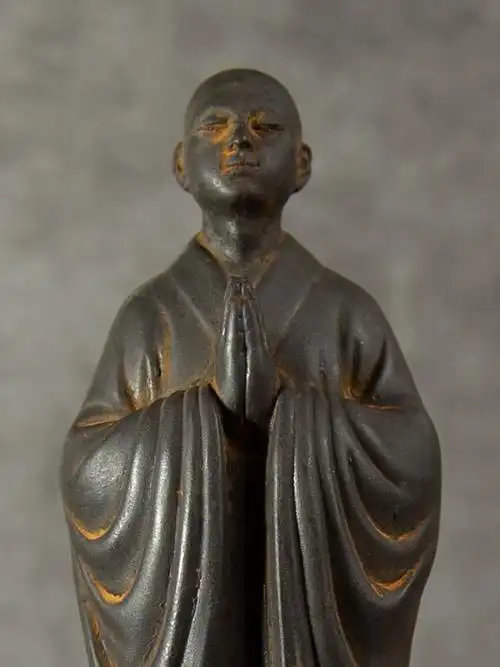 新型禅意中式双手合十僧侣小和尚阿弥陀佛桌面摆件纯手工仿铸铁工艺品