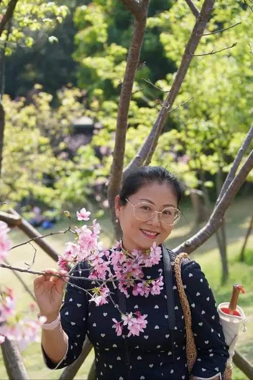 谁说女人四十豆腐渣?年过五旬仍是一朵花!