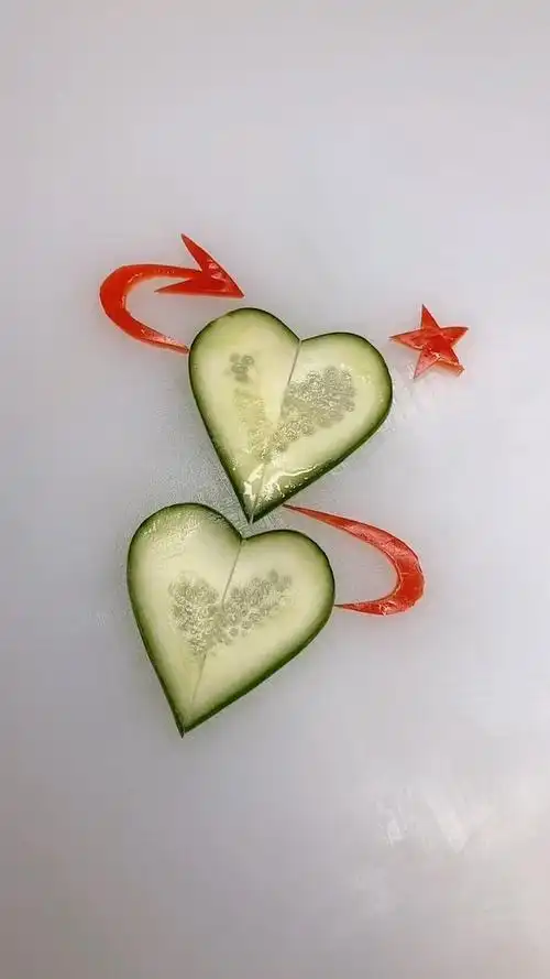 饭店小哥哥的凉菜摆盘就是这么弄的你学会了吗是不是超级简单