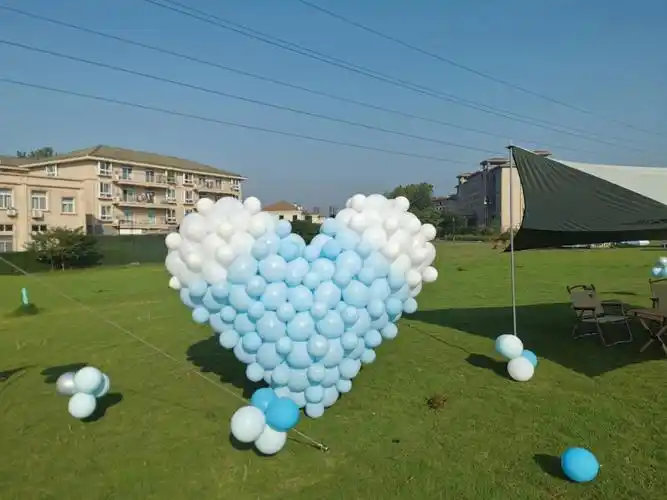 户外草坪活动场地搭建气球布置