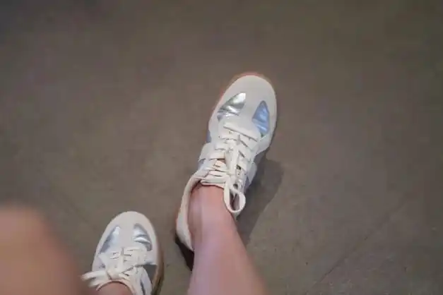 因为细节做得很考究——这双,光脚穿更能感觉到它的好.