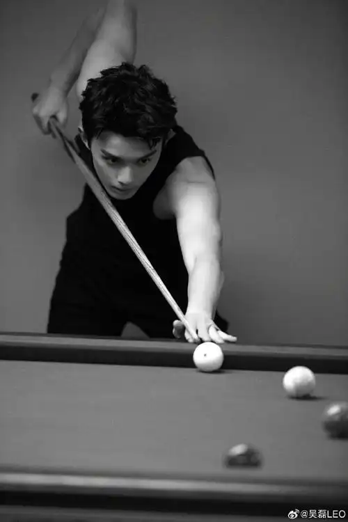 谁让吴磊穿这样打球的##在暴雪时分