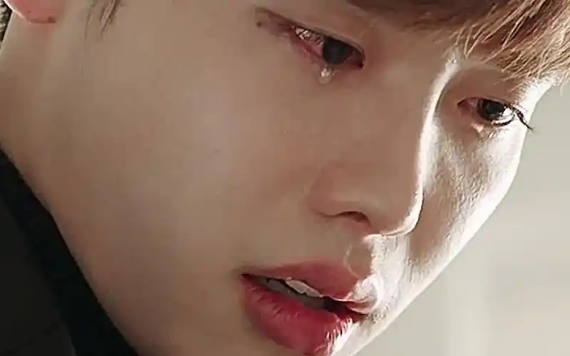 【李钟硕】的眼泪,只会从右边流下