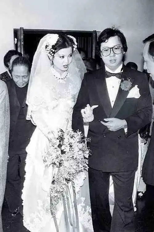 1980年,24岁的谢玲玲正式嫁给了林建岳,比起他们的爱情,他们的婚礼