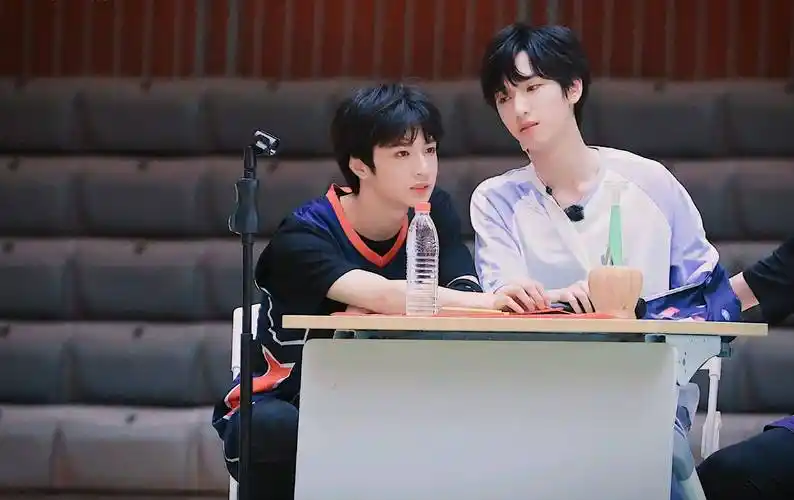 刘耀文和严浩翔不但外形一样帅气而且有着相同的强大气场