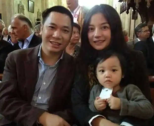 揭秘赵薇黄有龙50万办葬礼内幕_八卦_夫妻_消息