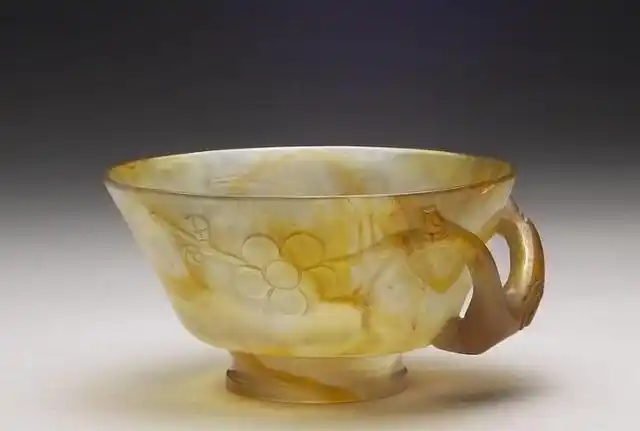 "乾隆玻璃"——中国古代玻璃器皿工艺的集大成者