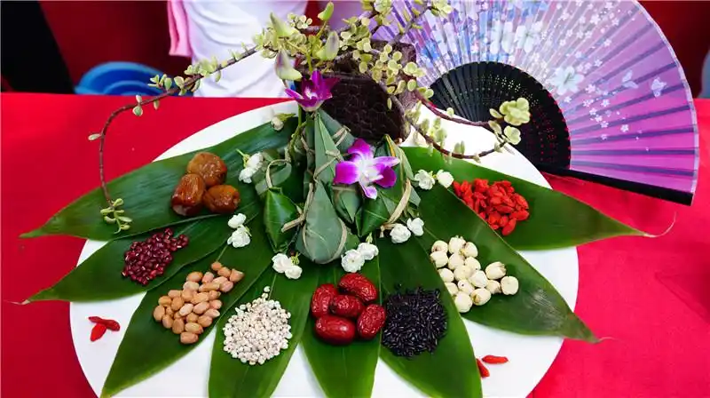 创意粽子摆盘大赛(以上图片均来源于福州文明网)通过讲端午历史,行