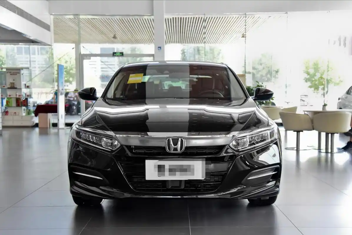 最省油的雅阁来袭预售21万20升混动油耗仅4升比帕萨特帅气