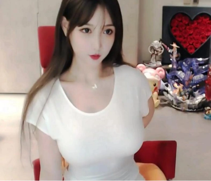 原创斗鱼女主播整容成瘾继狂打玻尿酸后这次直接整成了柳岩