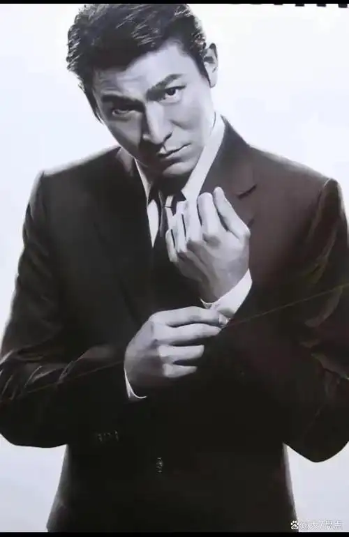 刘德华 - 从影视到音乐,全能天王的魅力无人能挡,无数经典歌曲传唱