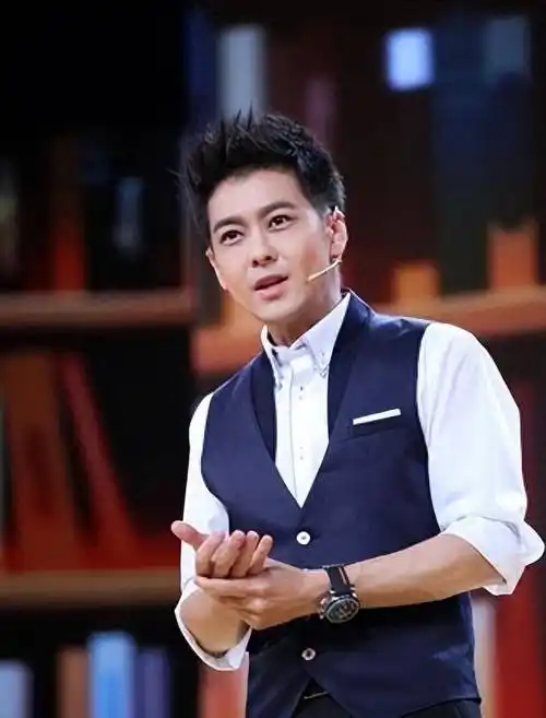 林志颖与同年的郭德纲合照,差距简直不要太明显!