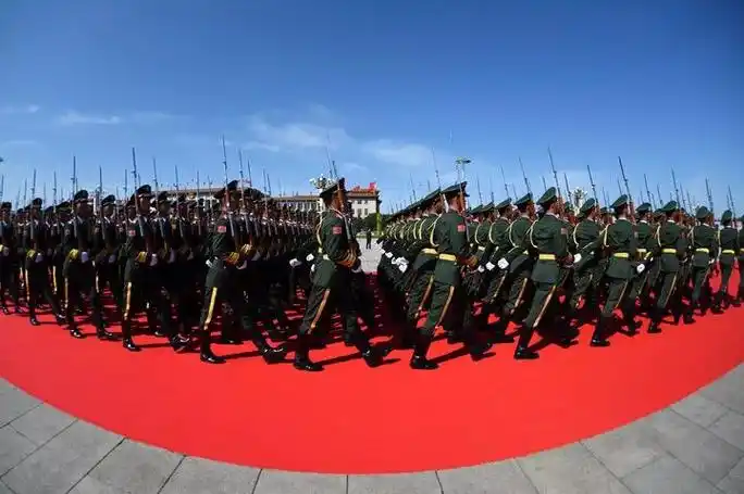 八一建军节向中国军人致敬