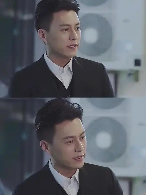 《伪装者》过后,靳东又演了《我的前半生》,事业有成,成熟稳重,情绪