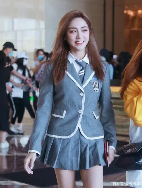 众所周知the9是通过《青春有你2》出道,在节目中练习生均是穿制服亮相