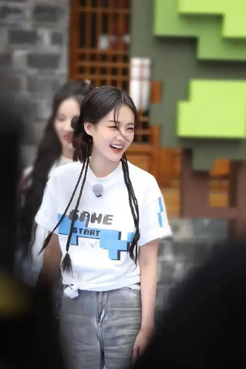 李一桐公主头录奔跑吧##李一桐双丸子麻花辫路透