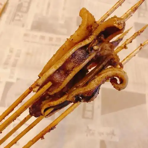 炸制的鱿鱼并没有丢失鲜味,口感q弹很有嚼劲.