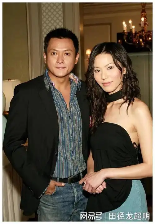 再婚娶内地小娇妻的10位老港星,最后一对爷孙恋,堪称爱情传奇|罗嘉良