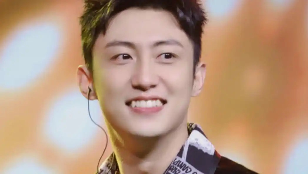 盘点娱乐圈坚决"不整牙"的8位明星:笑起来如初恋,真实不做作