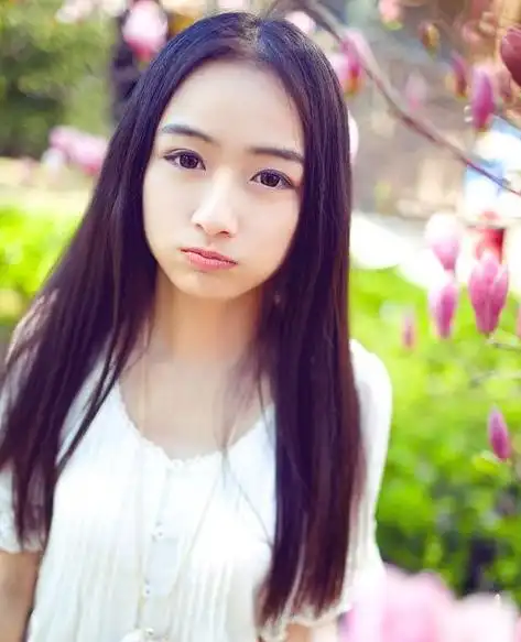 圆脸女生直发适合刘海年轻漂亮的女生长发