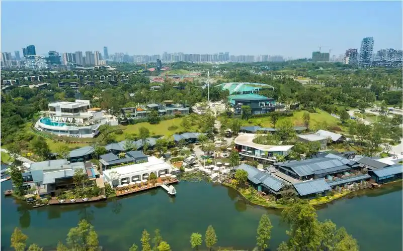 麓湖天府美食岛 王勤 摄