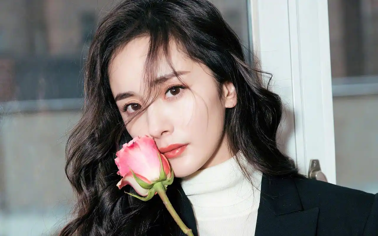 杨幂典雅性感高清桌面壁纸