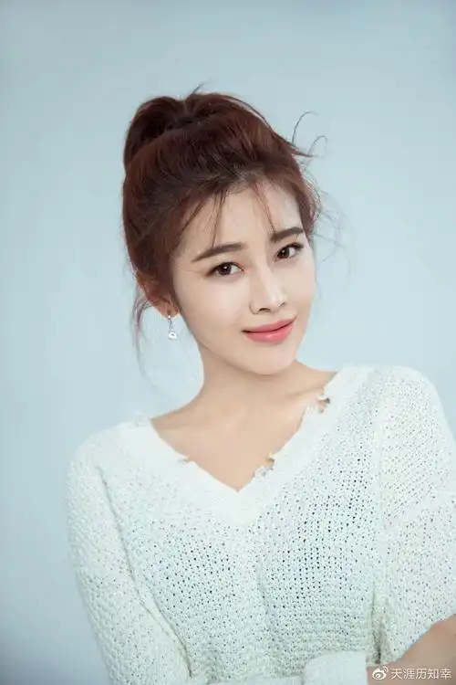 嫣然一笑什么意思形容美女的成语