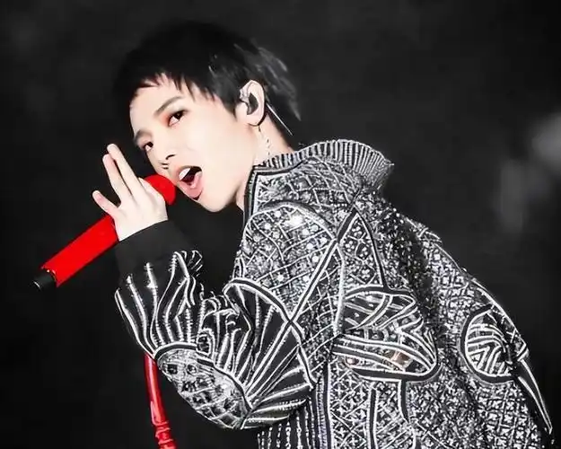 华晨宇风流事不是你想象中的那样看见底裤地位堪忧