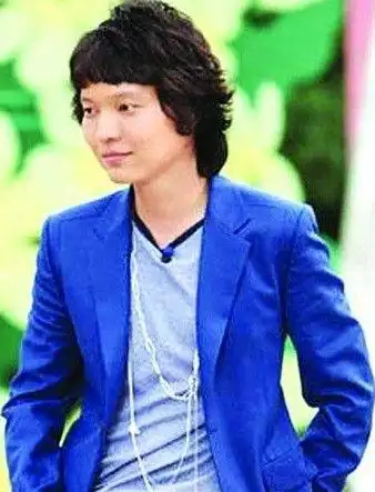 图文:韩国名嘴申正焕因赌博等罪 被判入狱8个月