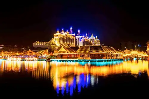 西双版纳告庄夜景