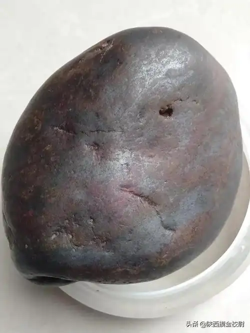 头条问答 - 陨石经河道经年累月的搬运,还能从外观上识别吗?