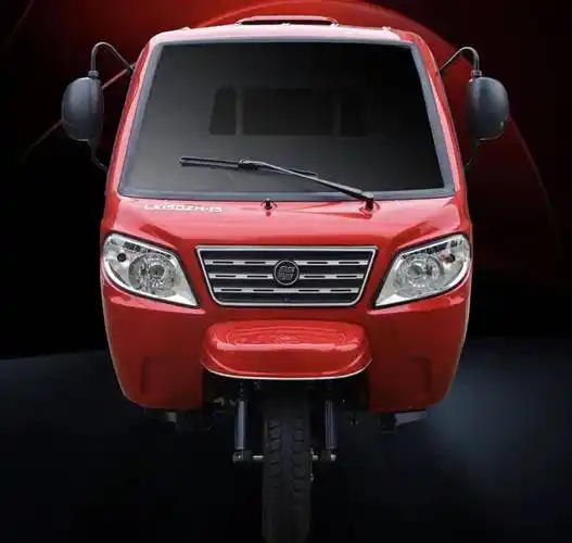 隆鑫s5三轮摩托车测评:搭载260cc双缸发动机,4.5个油,还带空调