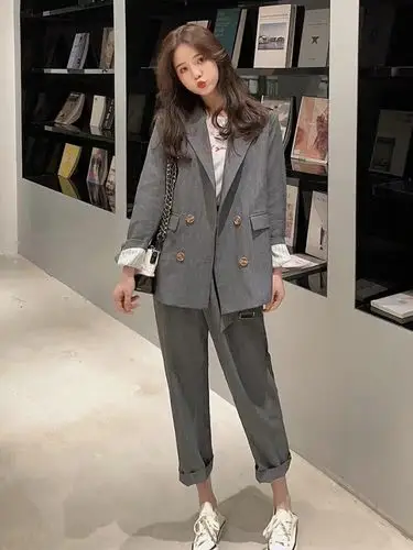 初春潮流新品,这几款小西服的搭配示范,让你时髦又迷人|西装|牛仔裤|