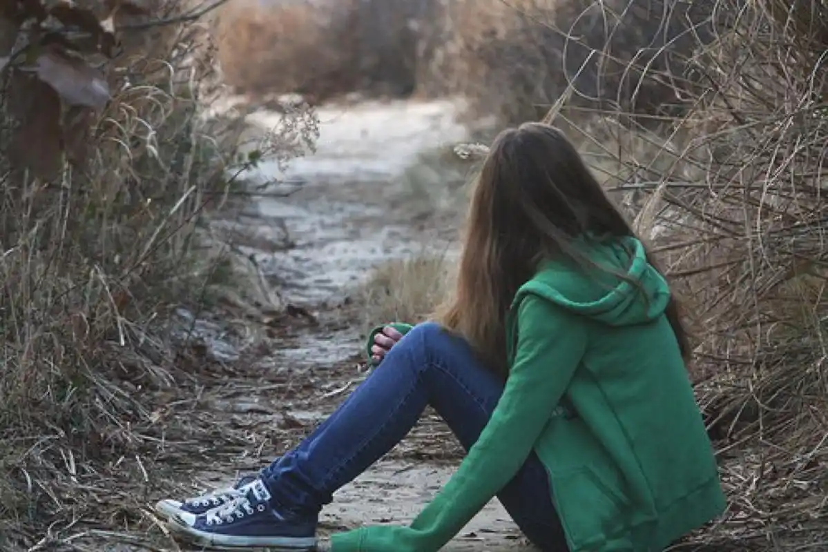 女生的落寞是什么意思孤独的图片女生背影