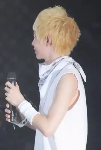 王一博14岁时为韩庚伴舞旧照曝光白净清瘦一点都没变样