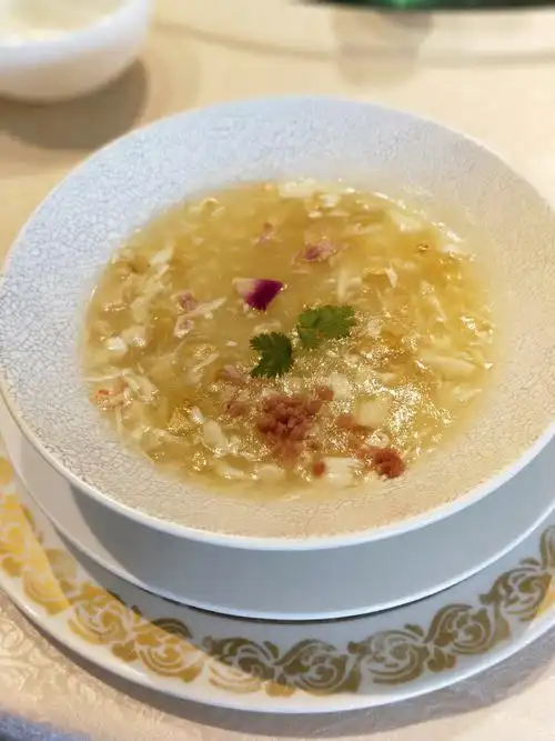 烤子鱼braised silver anchovies with five spices虾茸酿丝瓜tender