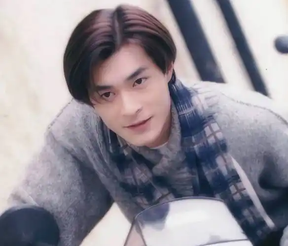 古天乐拉皮过度大变脸,脸僵面相凶神似三星堆,为网红站台太丢面_网友