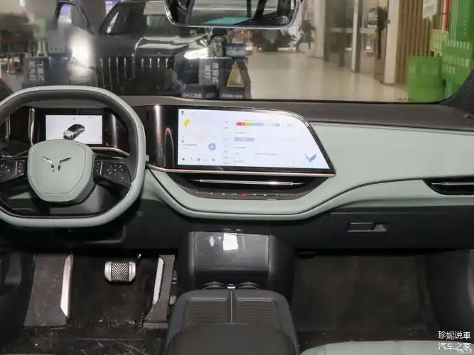 3月20日红旗eh7开启预售搭载8155芯片39秒破百车长4980mm