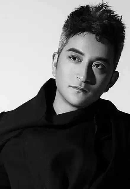 《我是歌手》第二季中,吉杰是马来西亚歌手茜拉的"经纪人",在茜拉决定