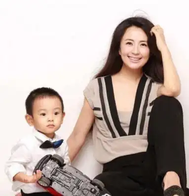 杨童舒-杨童舒个人资料及图片杨童舒简介年龄身高八卦-小薇女性时尚