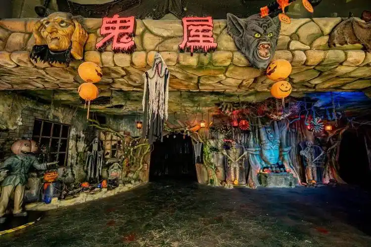 只能在游乐场才能玩的项目,都被哇哇哇游乐城搬进商场,而且还有鬼屋!