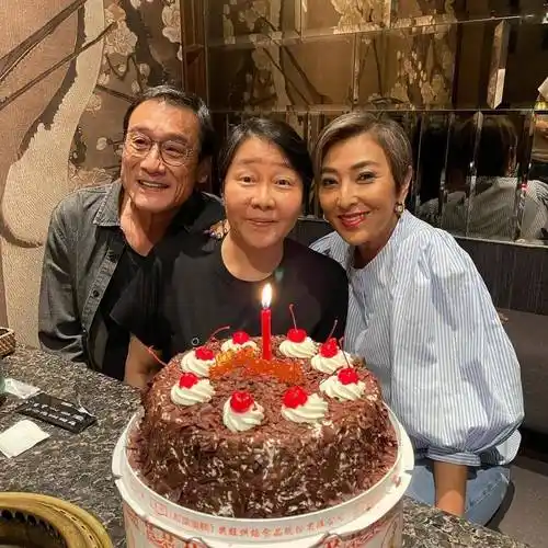 梁家辉和太太江嘉年近日齐齐去台湾看杜德伟演唱会,上山诗钠和钟镇涛