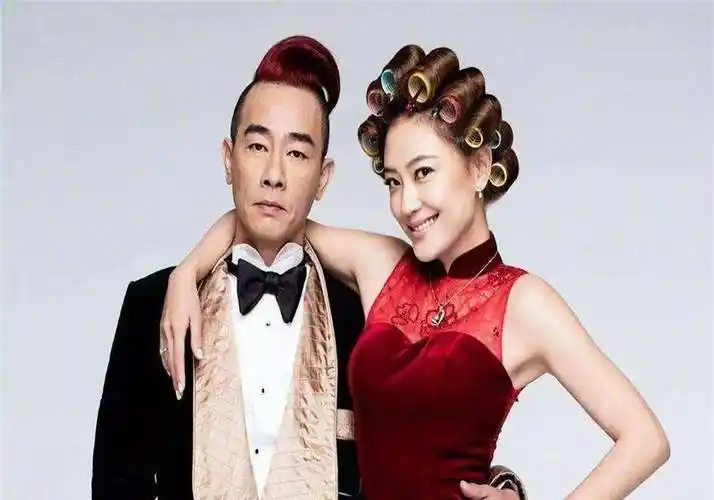 在机场与工作人员鞠躬道歉,并强调会赔偿损失._应采儿_因为_原因