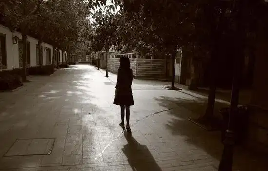 不怕路长,只怕路黑