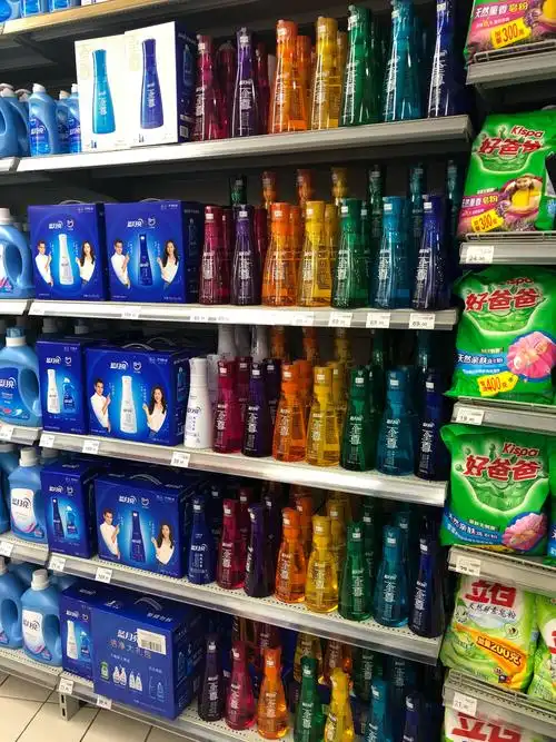 巡店小结: 1,货架商品没有遵循单品横向,品牌纵向的陈列原则陈列,货架